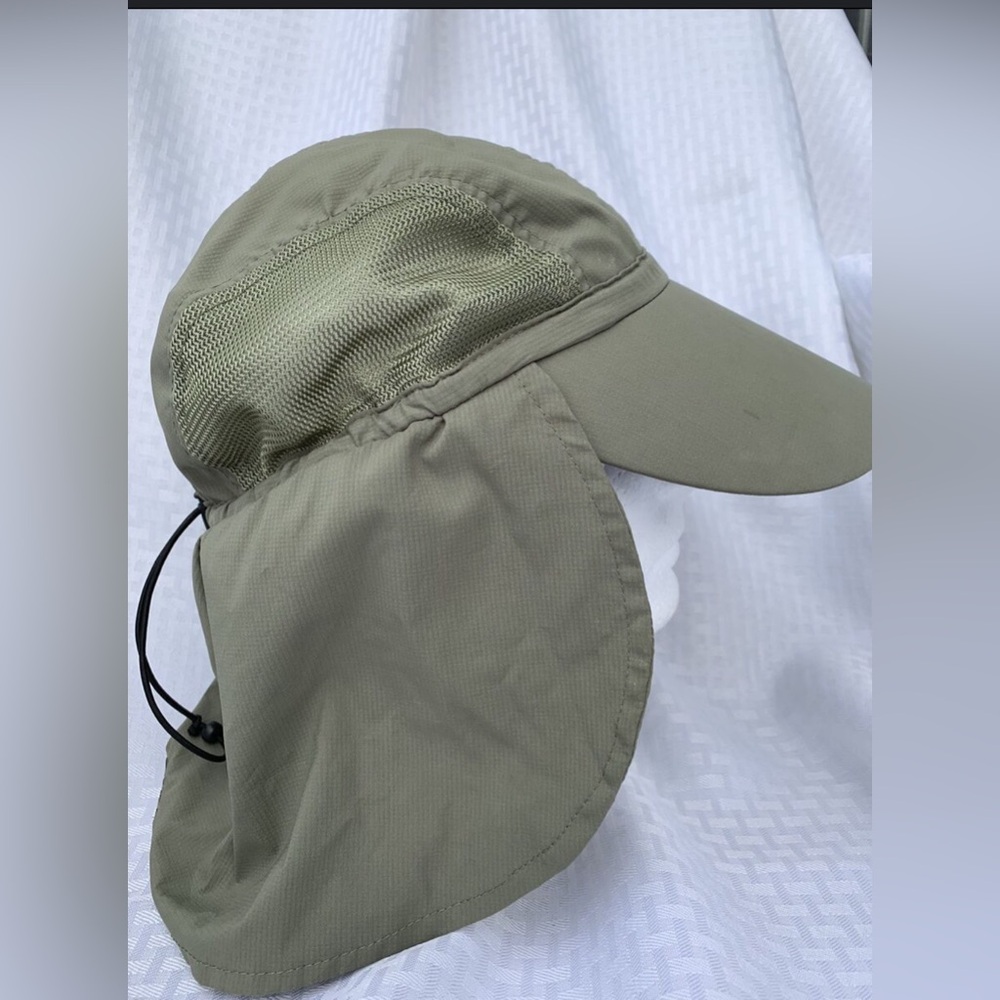 UV cap with back adjustable flap for additional protection. Size xl.